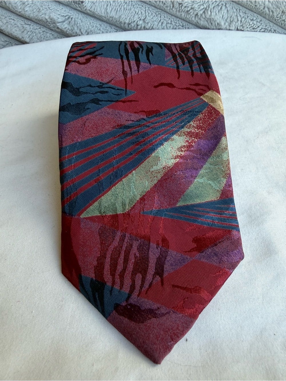 Retro Efenzo Felini All Silk  Burgundy Abstract Shadow Jacquard Tie 3.5” 57”